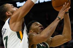 JJB-Rookie关键节点回归赛场，雄鹿带队取胜！的简单介绍